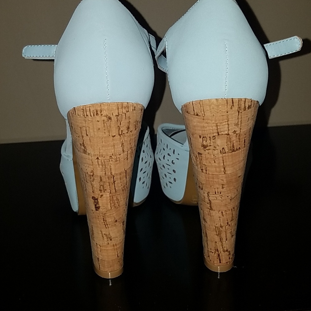 High heels - Picture 3 of 4